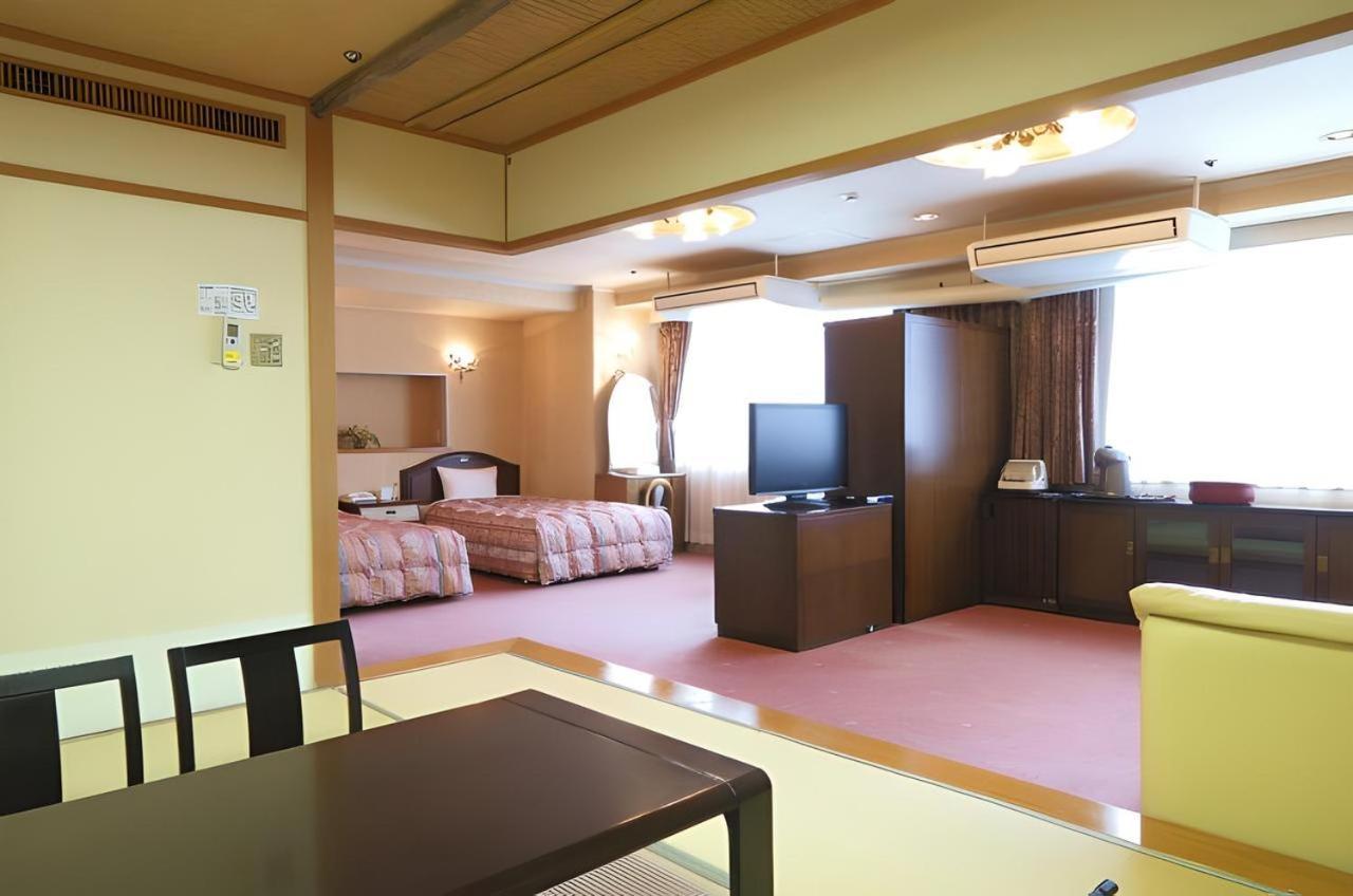 New Sunpia Tsuruga Hotel Buitenkant foto