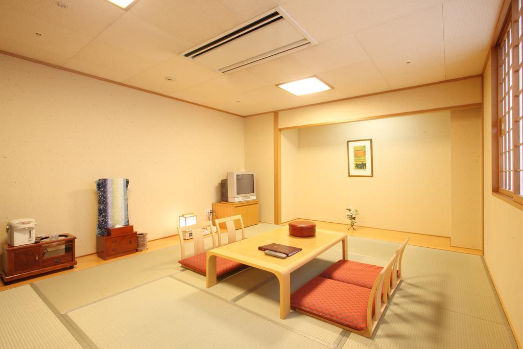 New Sunpia Tsuruga Hotel Buitenkant foto